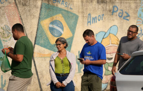 Neither Bolsonaro nor Lula: Brazil's undecided and abstaining voters may determine the election